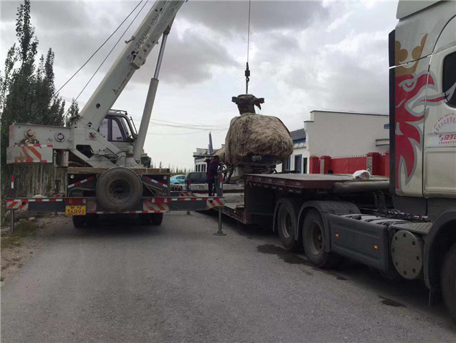 石柱狭窄场地（如小区、车间）适合用哪种吊车？