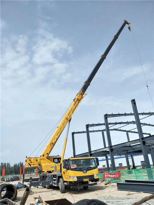 石柱超高层建筑钢结构吊装案例